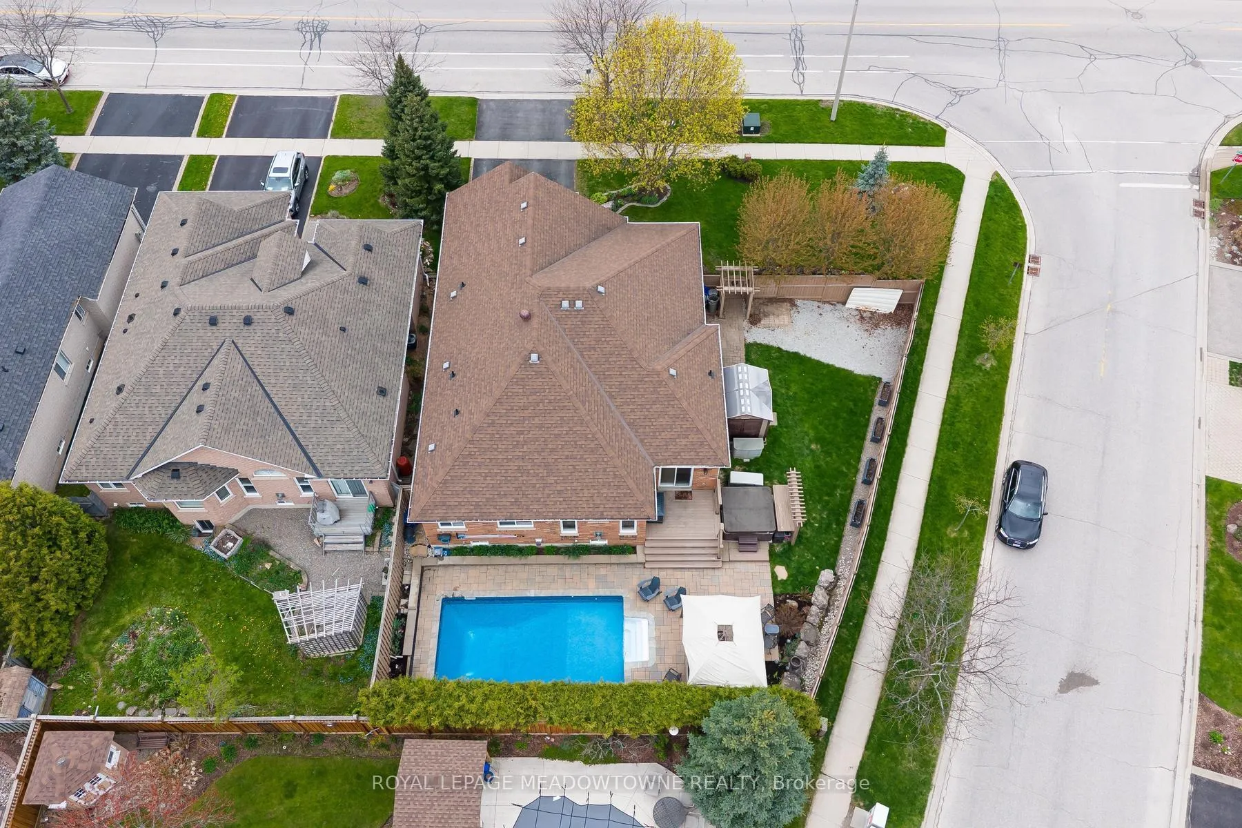 Photo 44 of 22 Berton Boulevard, Halton Hills, Georgetown — HOMEH