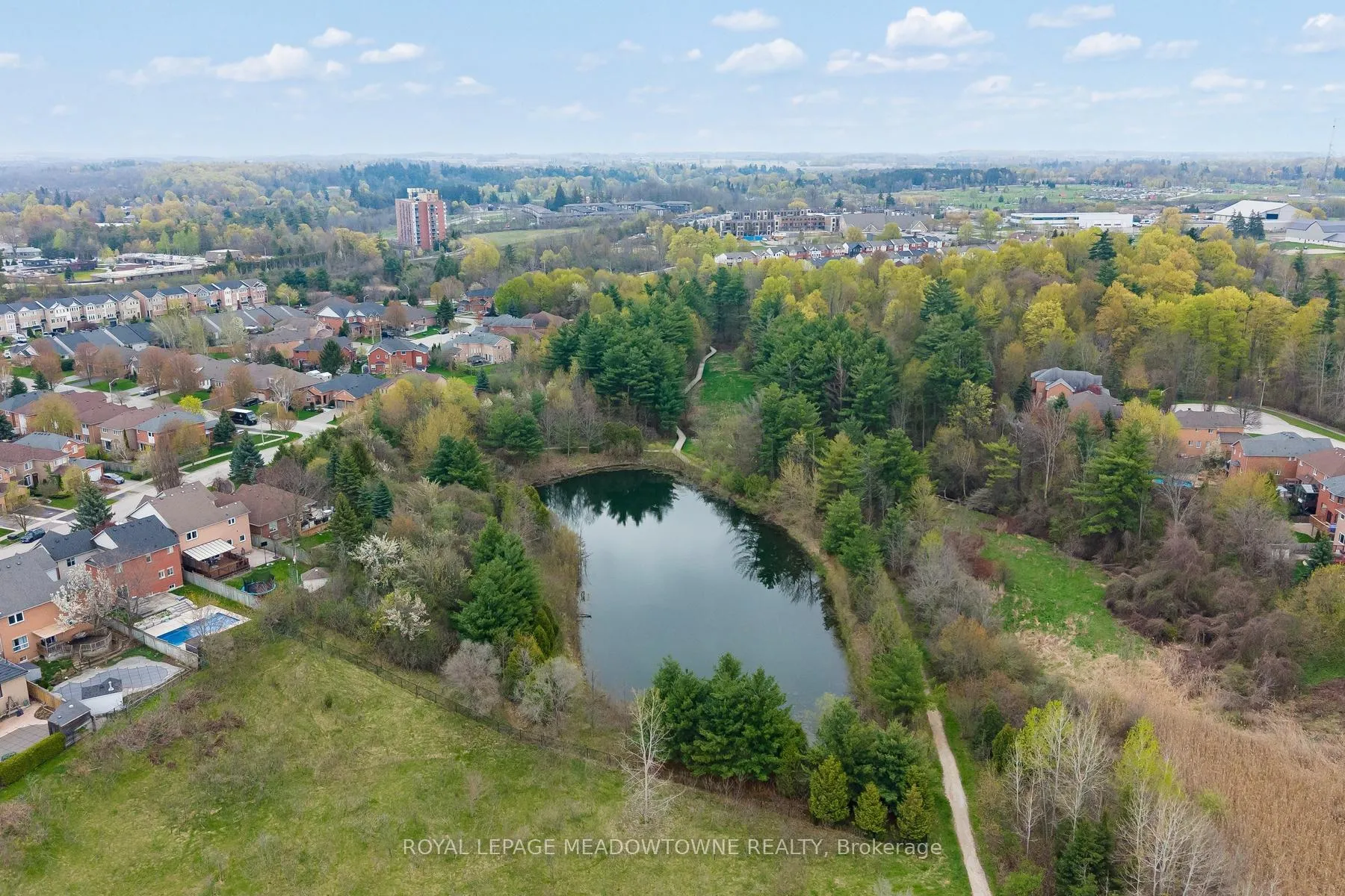 Photo 47 of 22 Berton Boulevard, Halton Hills, Georgetown — HOMEH