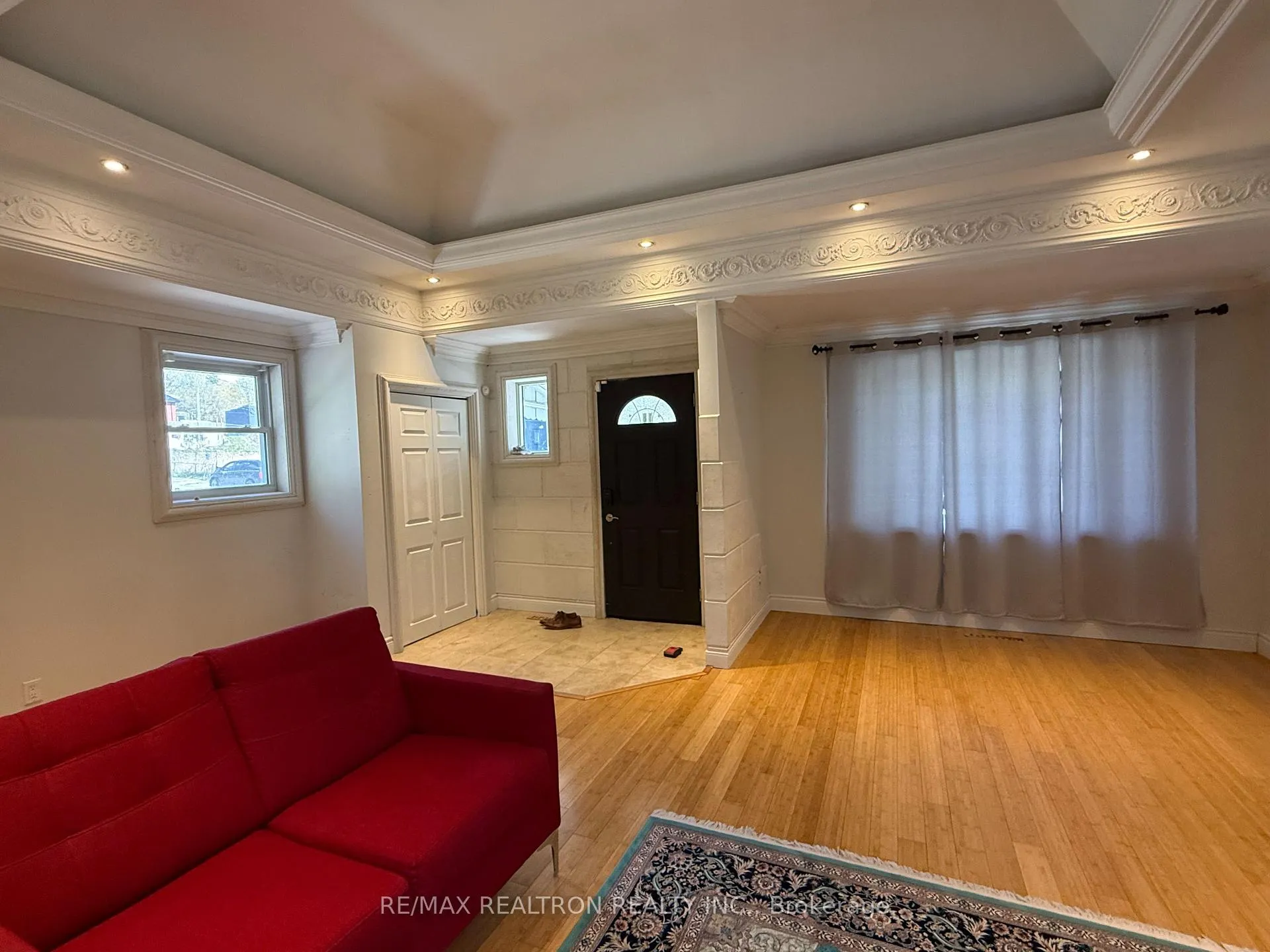 Photo 8 of Unit Main, 18 Irwin Avenue, Aurora, Aurora Village — HOMEH