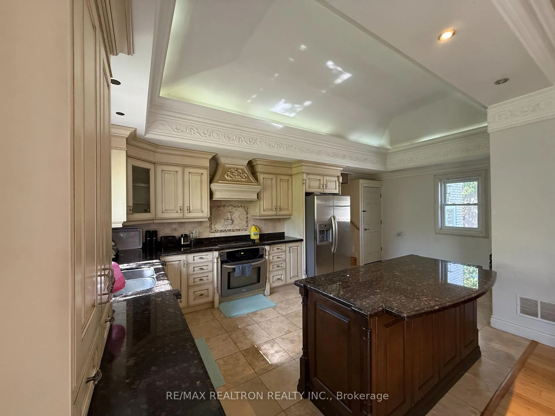Photo 9 of Unit Main, 18 Irwin Avenue, Aurora, Aurora Village — HOMEH