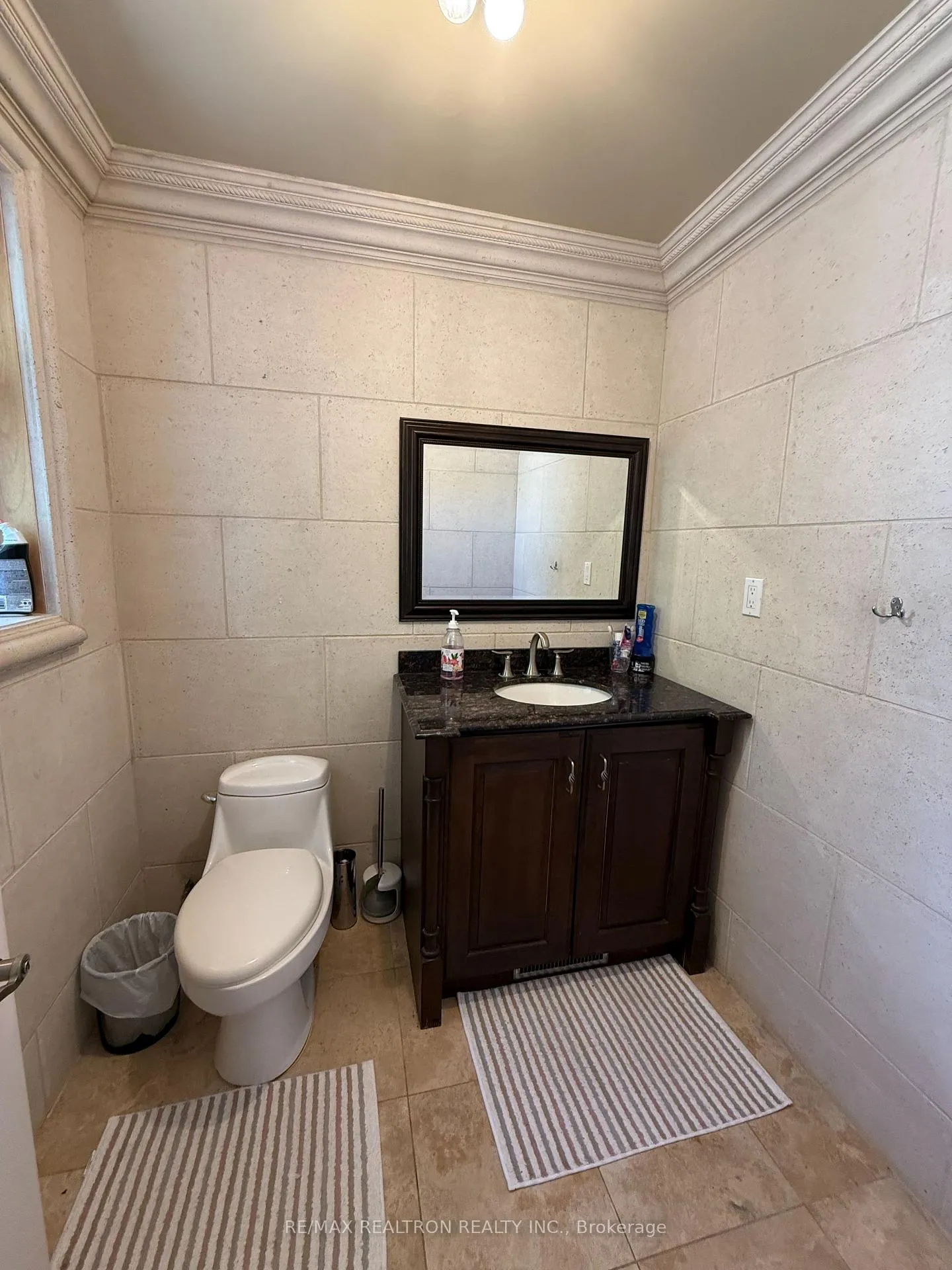 Photo 10 of Unit Main, 18 Irwin Avenue, Aurora, Aurora Village — HOMEH