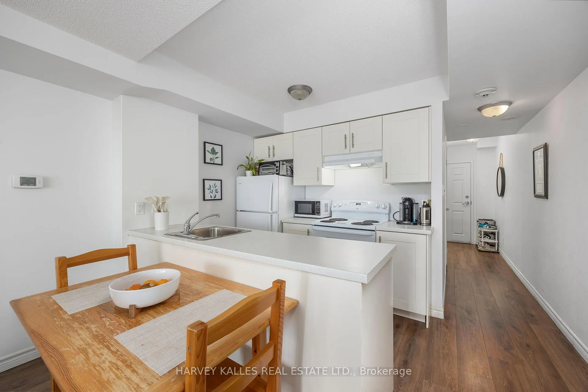 Photo 8 of Unit 212, 15 Maplewood Avenue, Toronto, Humewood-Cedarvale — HOMEH