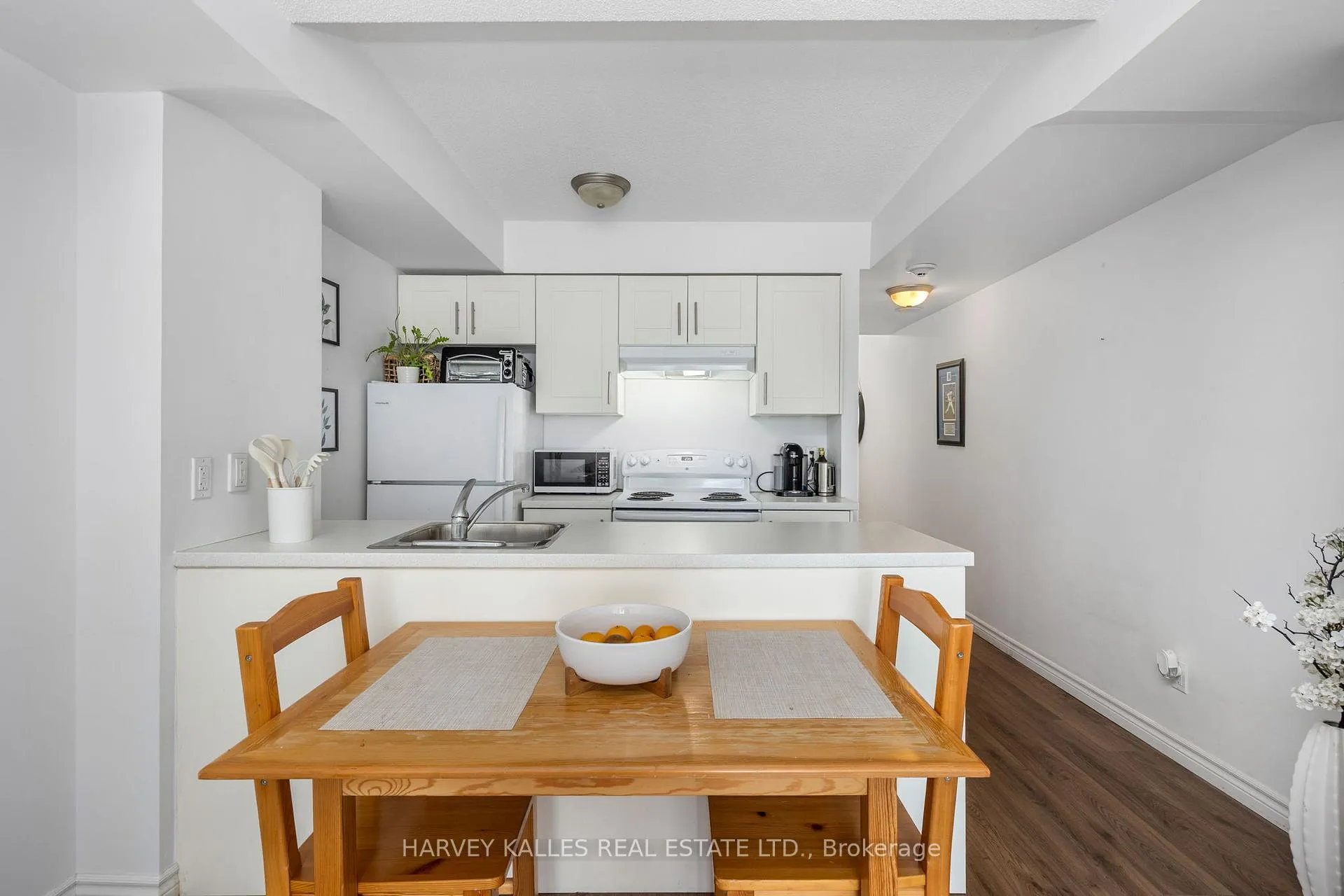 Photo 9 of Unit 212, 15 Maplewood Avenue, Toronto, Humewood-Cedarvale — HOMEH