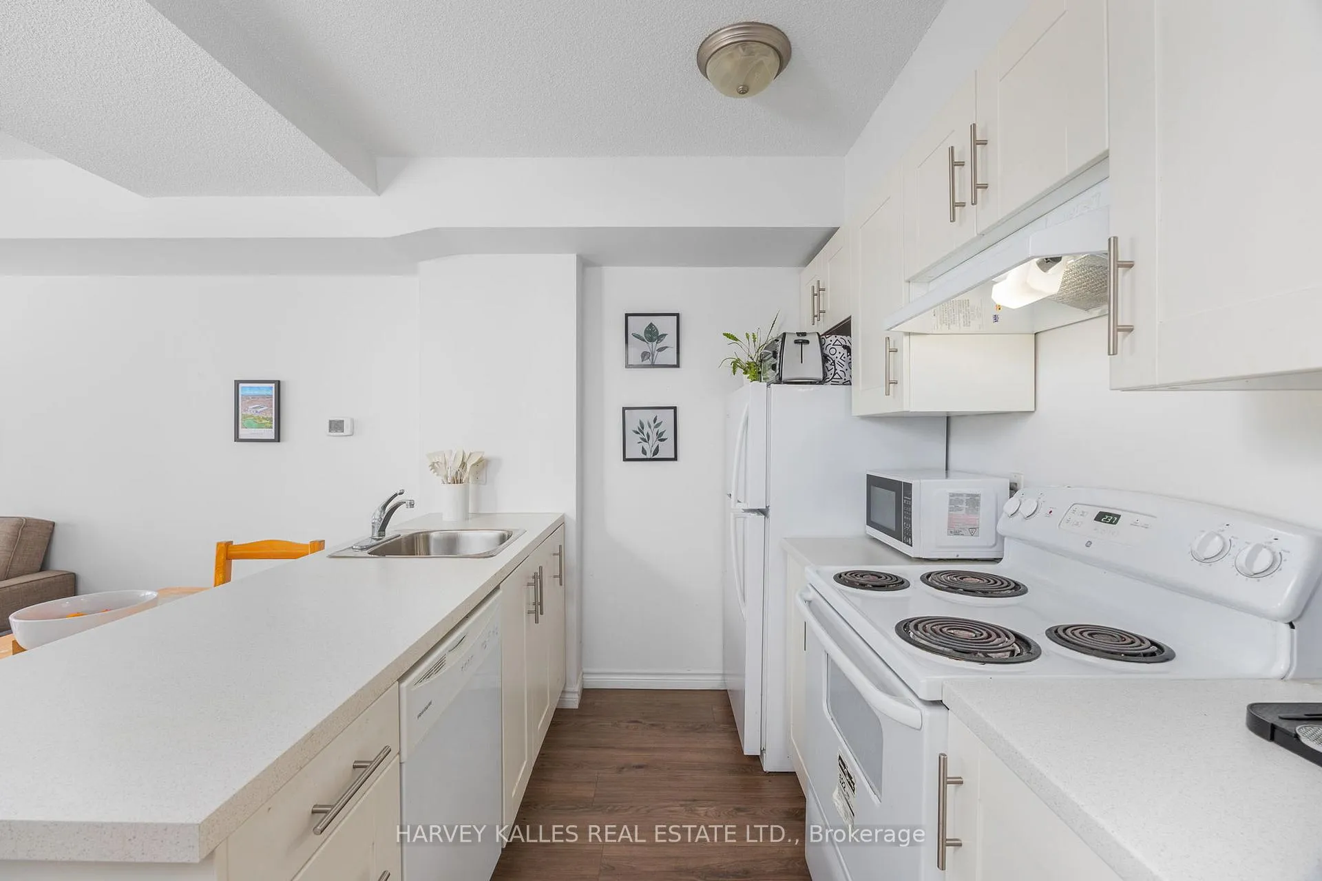 Photo 10 of Unit 212, 15 Maplewood Avenue, Toronto, Humewood-Cedarvale — HOMEH