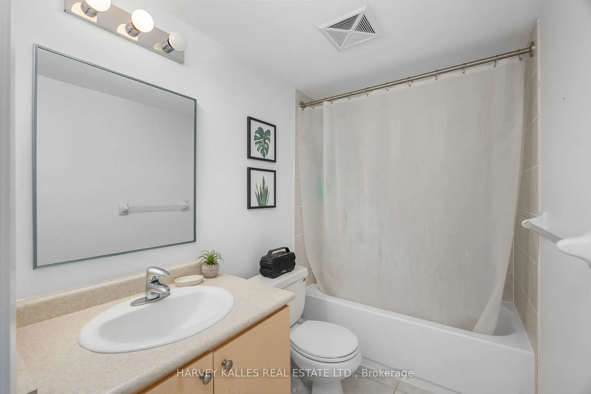 Photo 14 of Unit 212, 15 Maplewood Avenue, Toronto, Humewood-Cedarvale — HOMEH