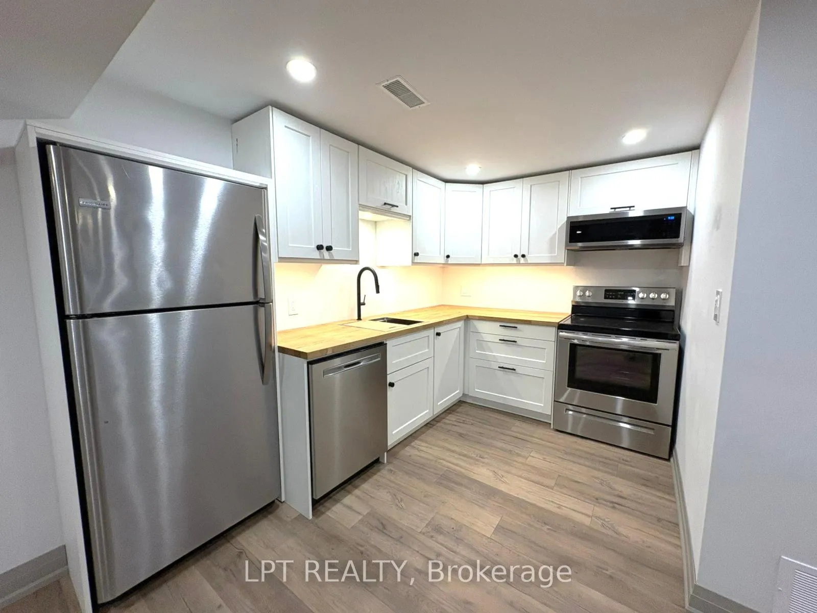 Photo 3 of 51 Enfield Avenue, Etobicoke, Alderwood — HOMEH