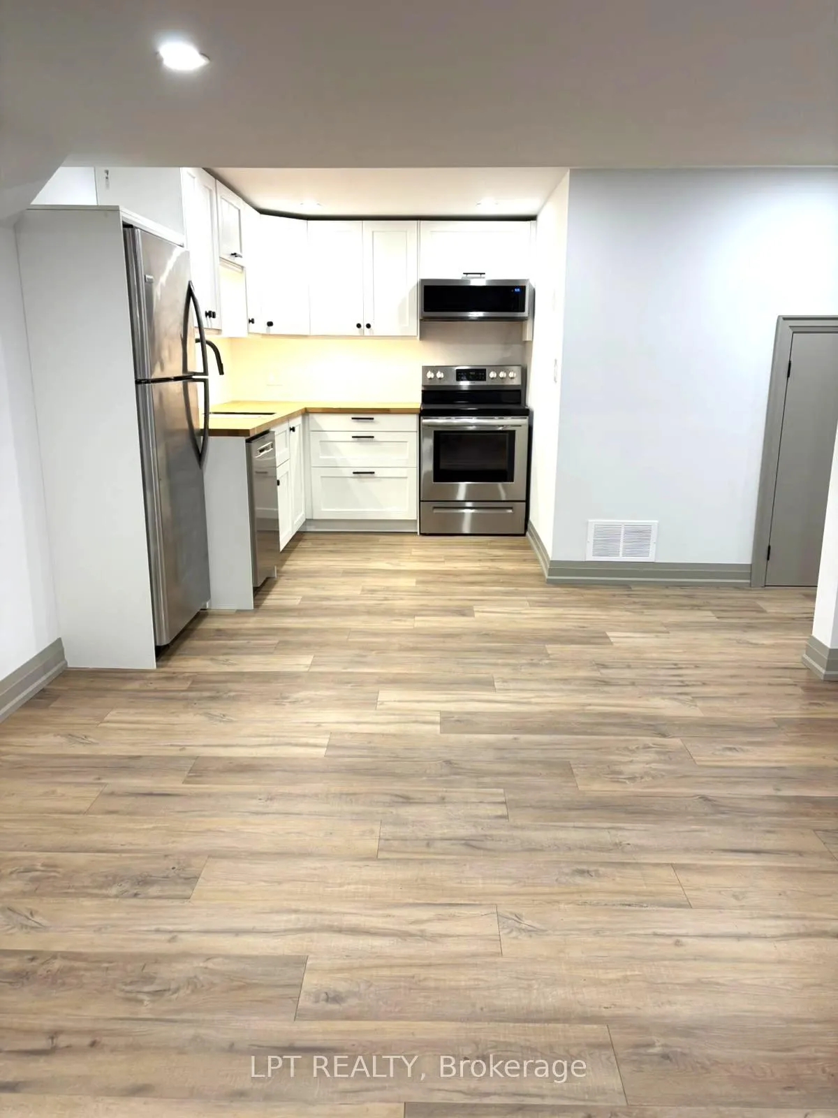 Photo 4 of 51 Enfield Avenue, Etobicoke, Alderwood — HOMEH