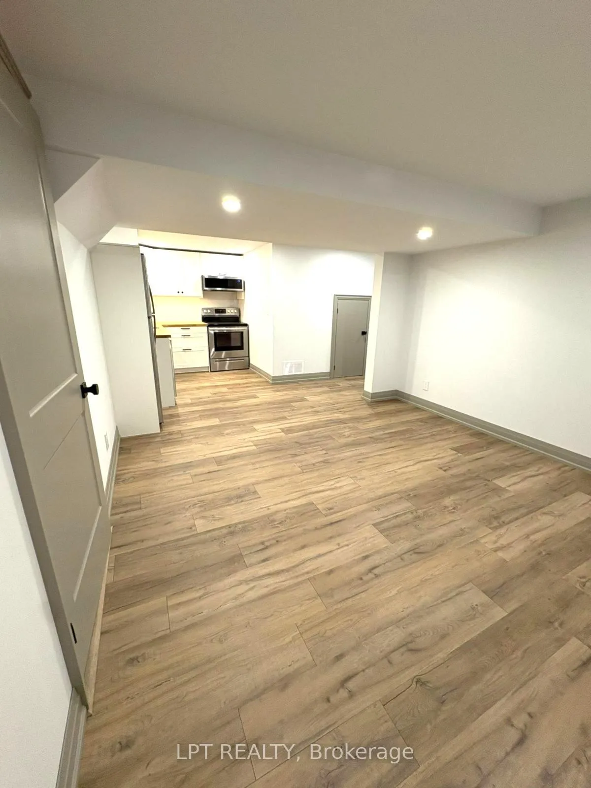 Photo 5 of 51 Enfield Avenue, Etobicoke, Alderwood — HOMEH