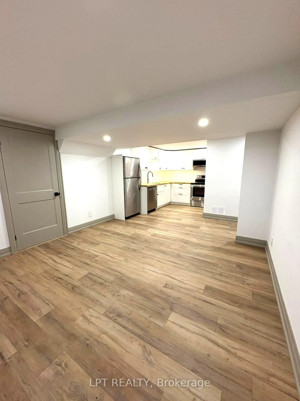 Photo 7 of 51 Enfield Avenue, Etobicoke, Alderwood — HOMEH
