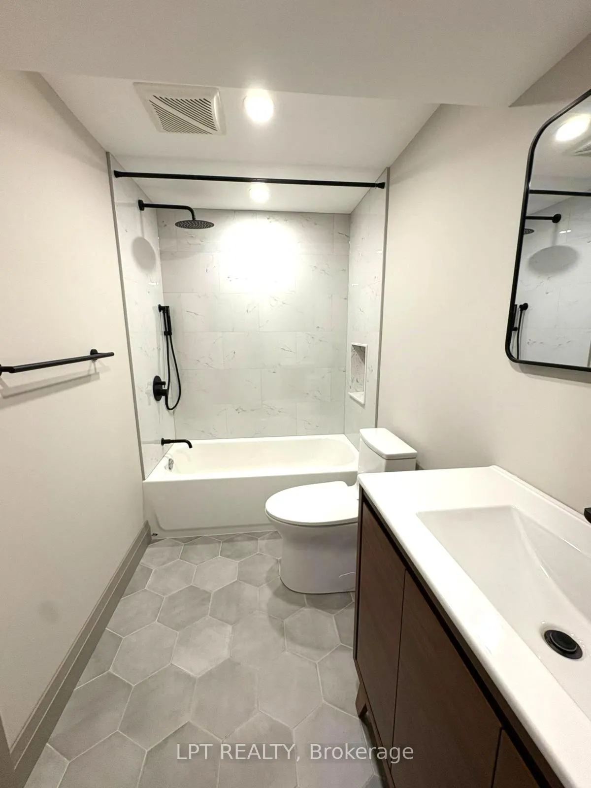 Photo 12 of 51 Enfield Avenue, Etobicoke, Alderwood — HOMEH