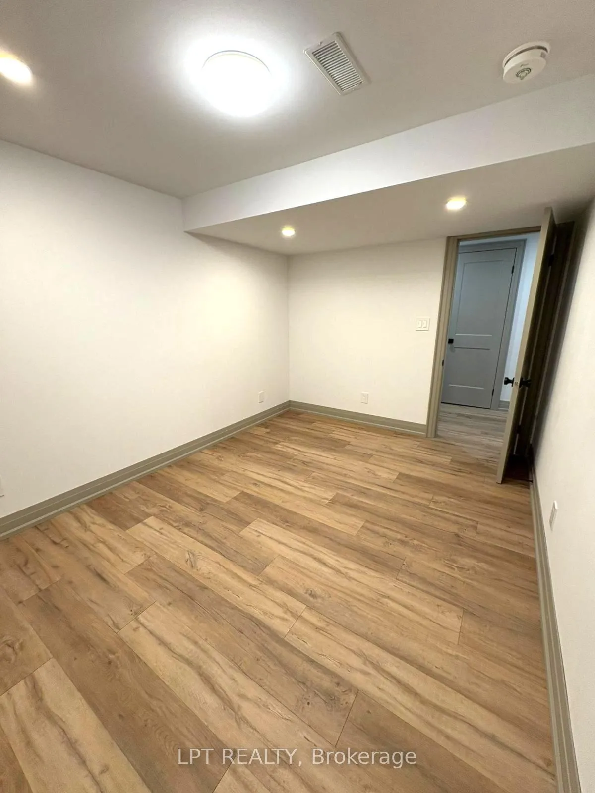 Photo 15 of 51 Enfield Avenue, Etobicoke, Alderwood — HOMEH