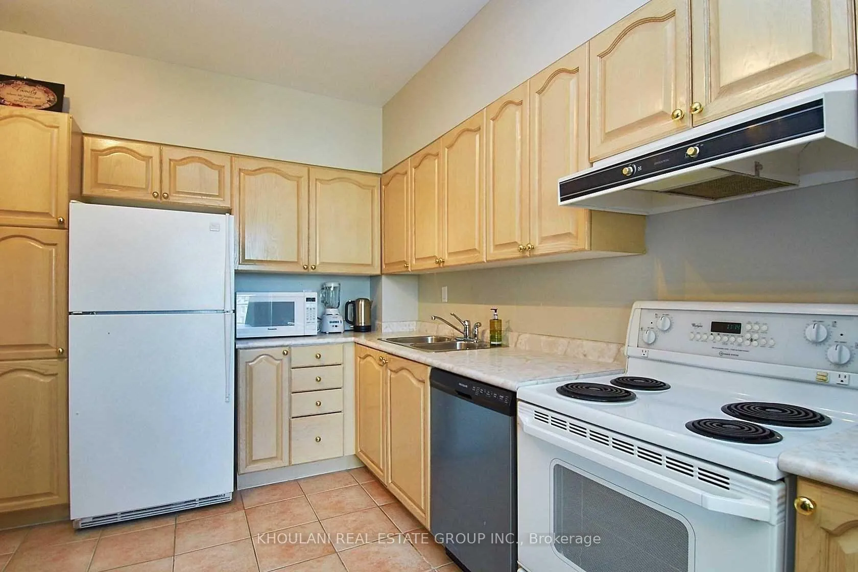 Photo 11 of Unit Ph05, 889 Bay Street, Toronto, Bay Street Corridor — HOMEH