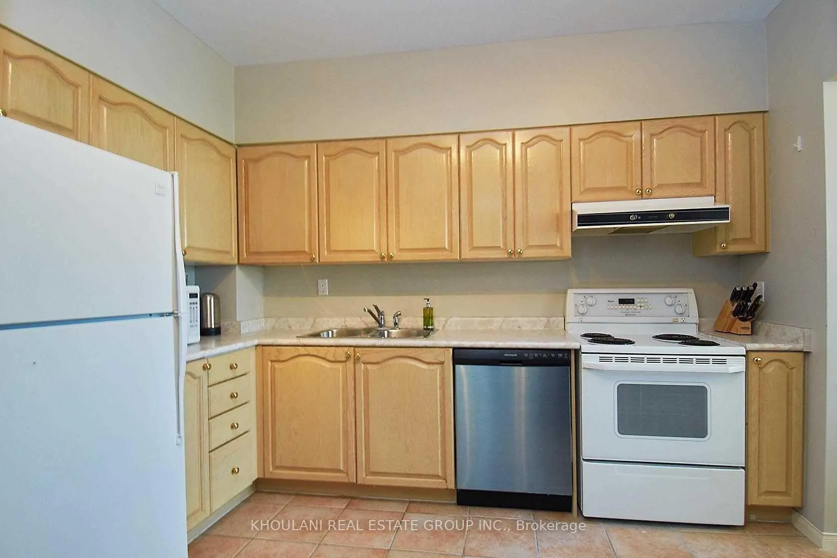 Photo 12 of Unit Ph05, 889 Bay Street, Toronto, Bay Street Corridor — HOMEH
