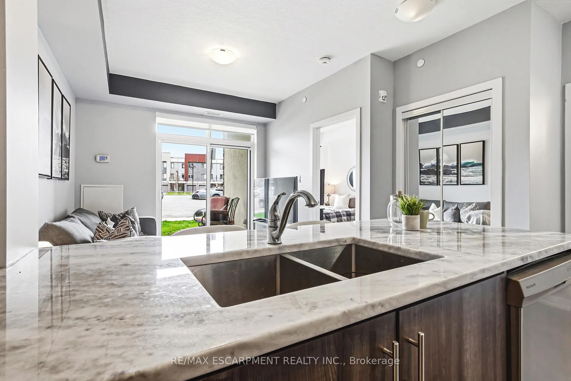 Photo 6 of Unit 134, 125 Shoreview Place, Hamilton, Lakeshore — HOMEH