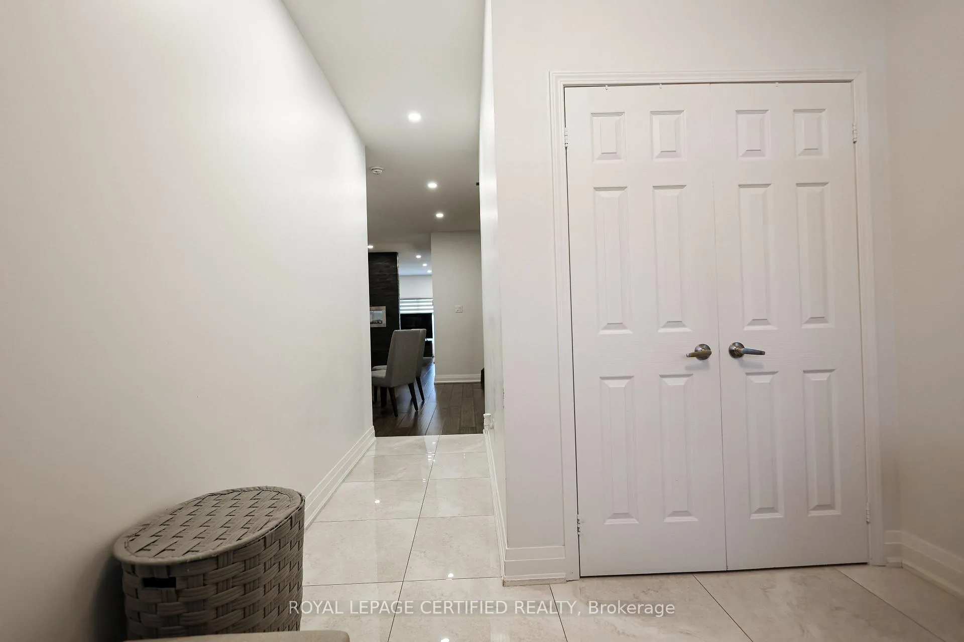 Photo 4 of 28 Kilrea Way, Brampton, Credit Valley — HOMEH