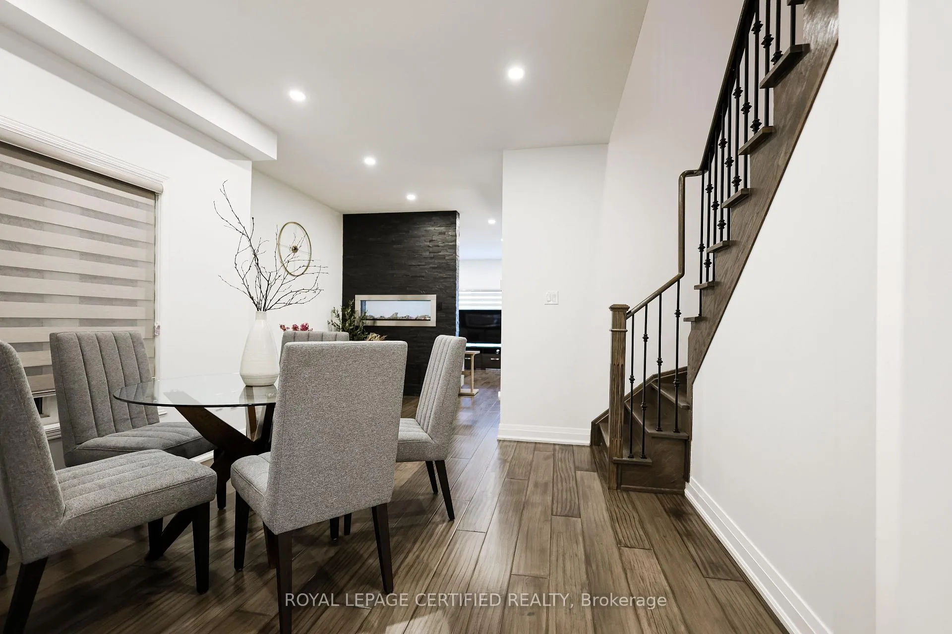 Photo 5 of 28 Kilrea Way, Brampton, Credit Valley — HOMEH