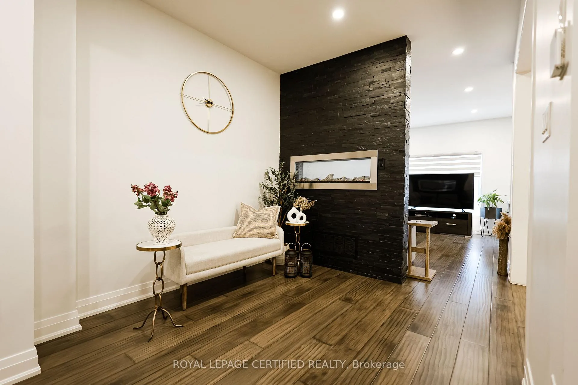 Photo 6 of 28 Kilrea Way, Brampton, Credit Valley — HOMEH