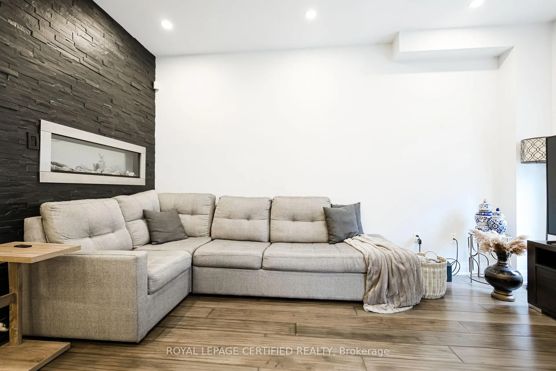 Photo 12 of 28 Kilrea Way, Brampton, Credit Valley — HOMEH