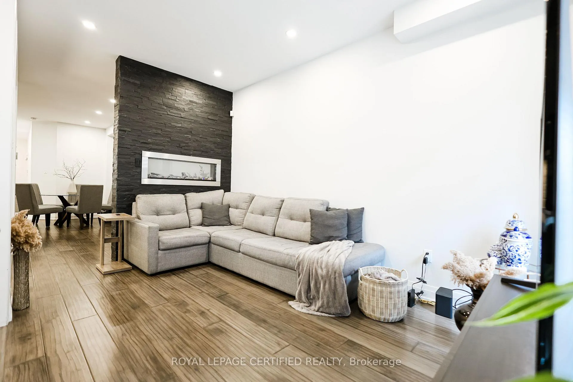 Photo 13 of 28 Kilrea Way, Brampton, Credit Valley — HOMEH