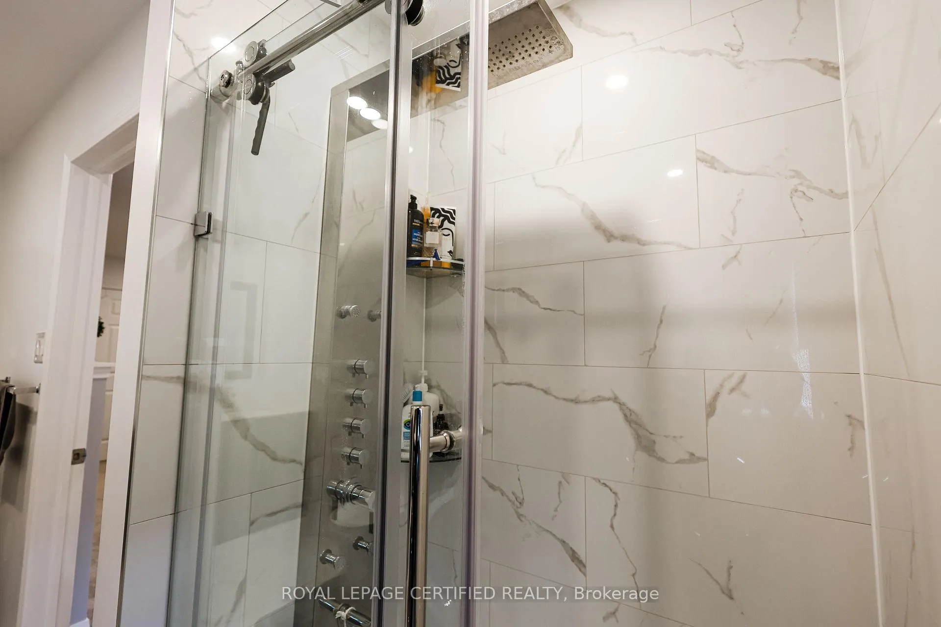 Photo 32 of 28 Kilrea Way, Brampton, Credit Valley — HOMEH