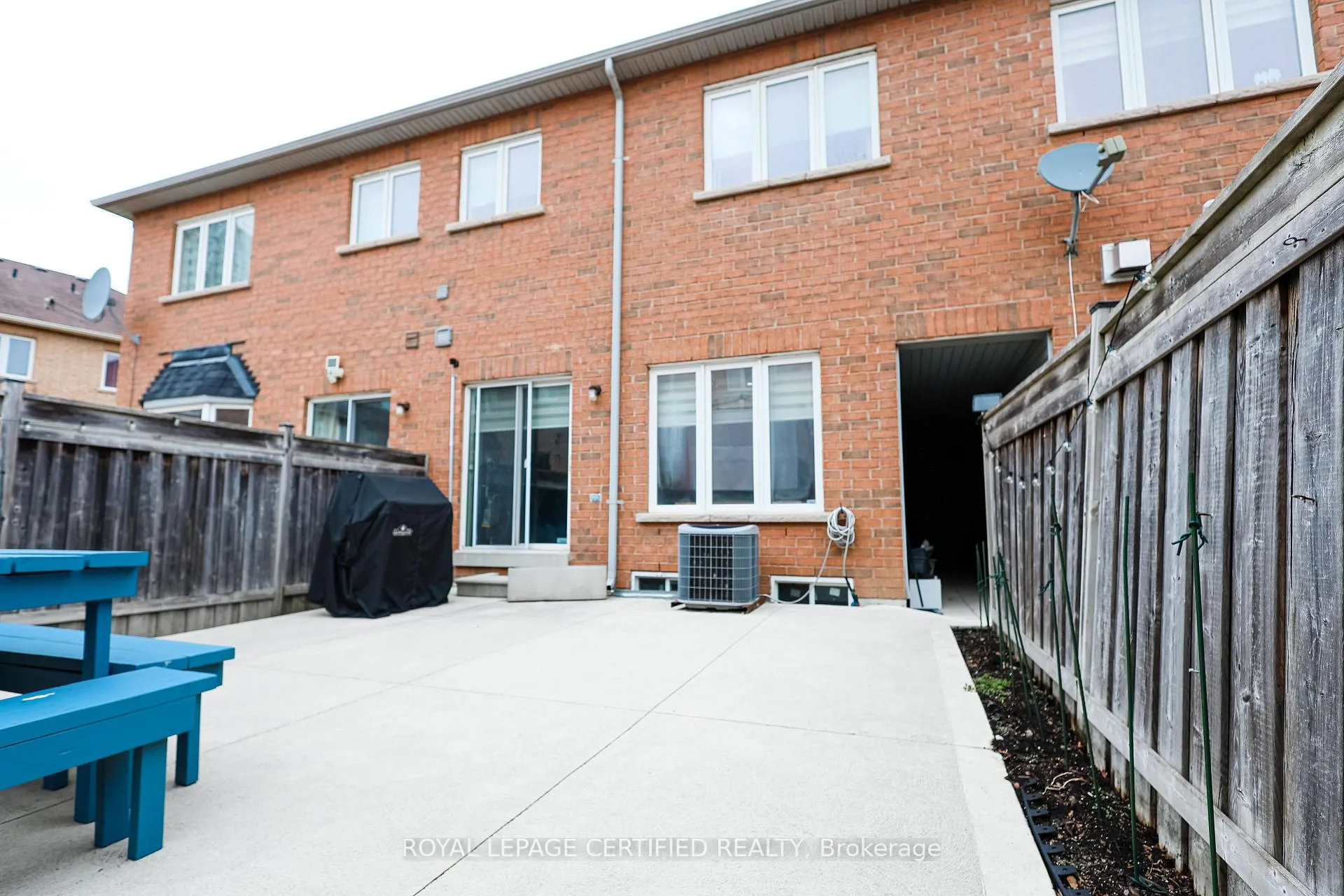 Photo 48 of 28 Kilrea Way, Brampton, Credit Valley — HOMEH