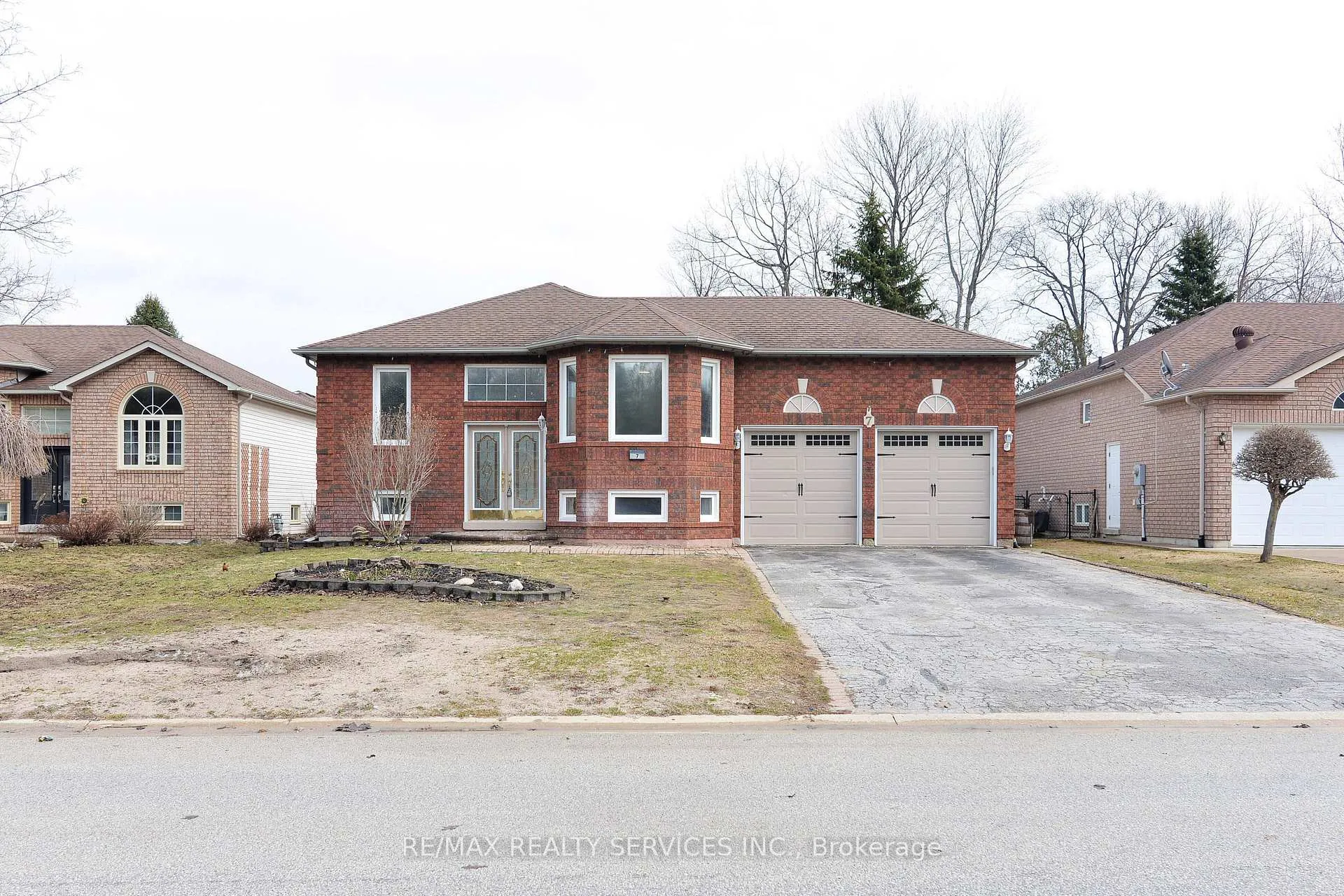 Photo 1 of 7 Bush Crescent, Wasaga Beach — HOMEH