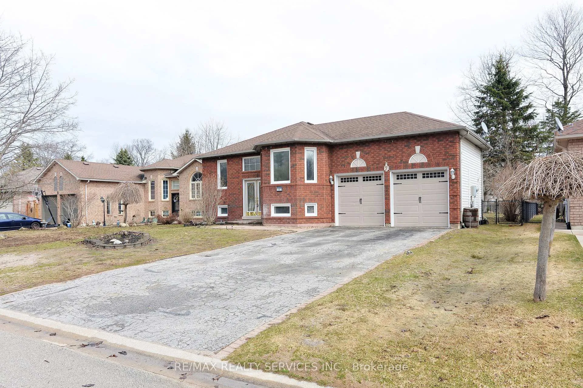 Photo 2 of 7 Bush Crescent, Wasaga Beach — HOMEH