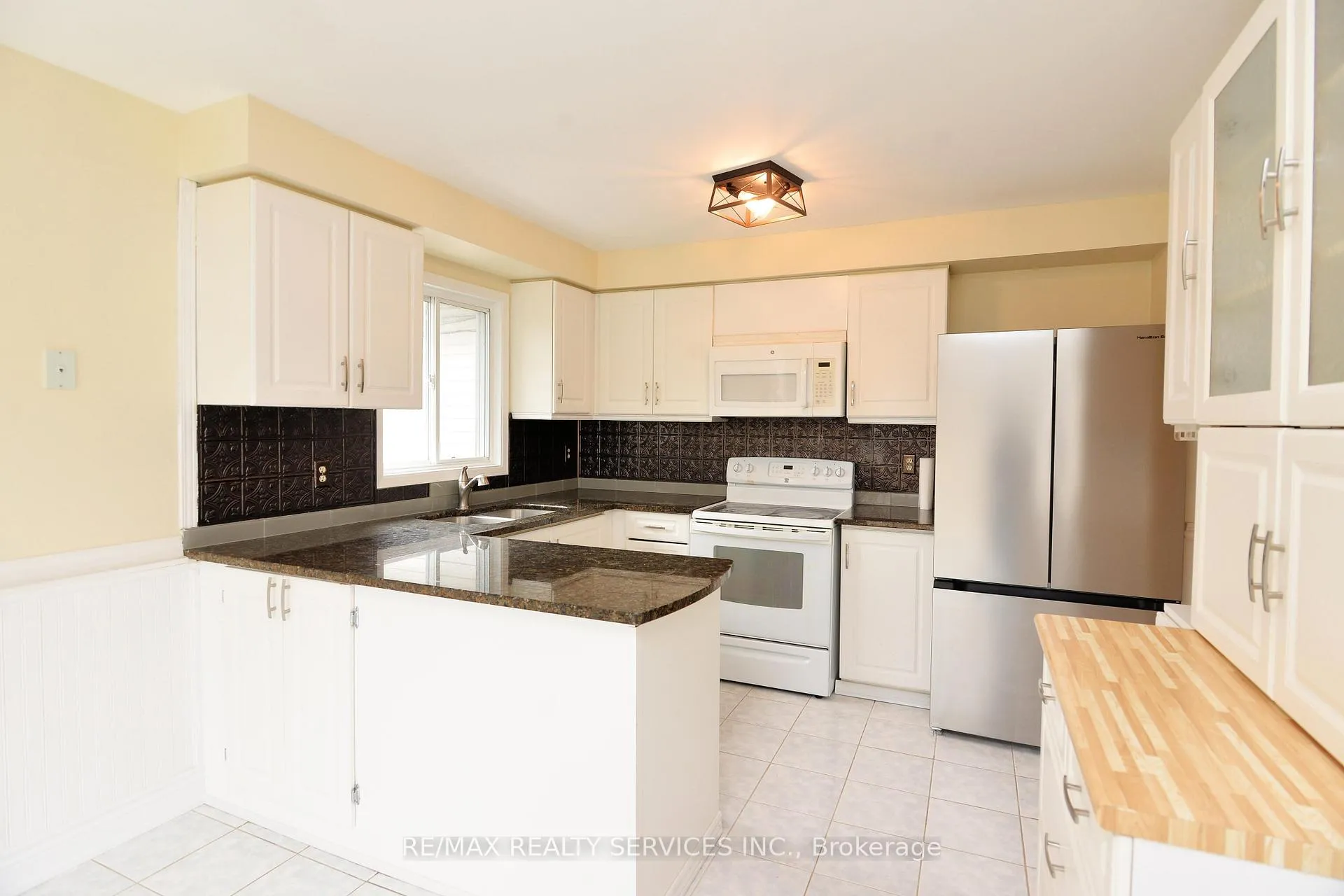 Photo 11 of 7 Bush Crescent, Wasaga Beach — HOMEH