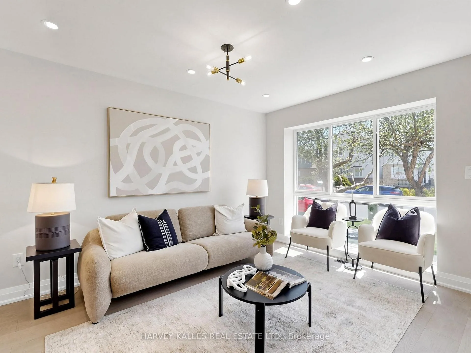 Photo 3 of 982 Cosburn Avenue, Toronto, Woodbine-Lumsden — HOMEH