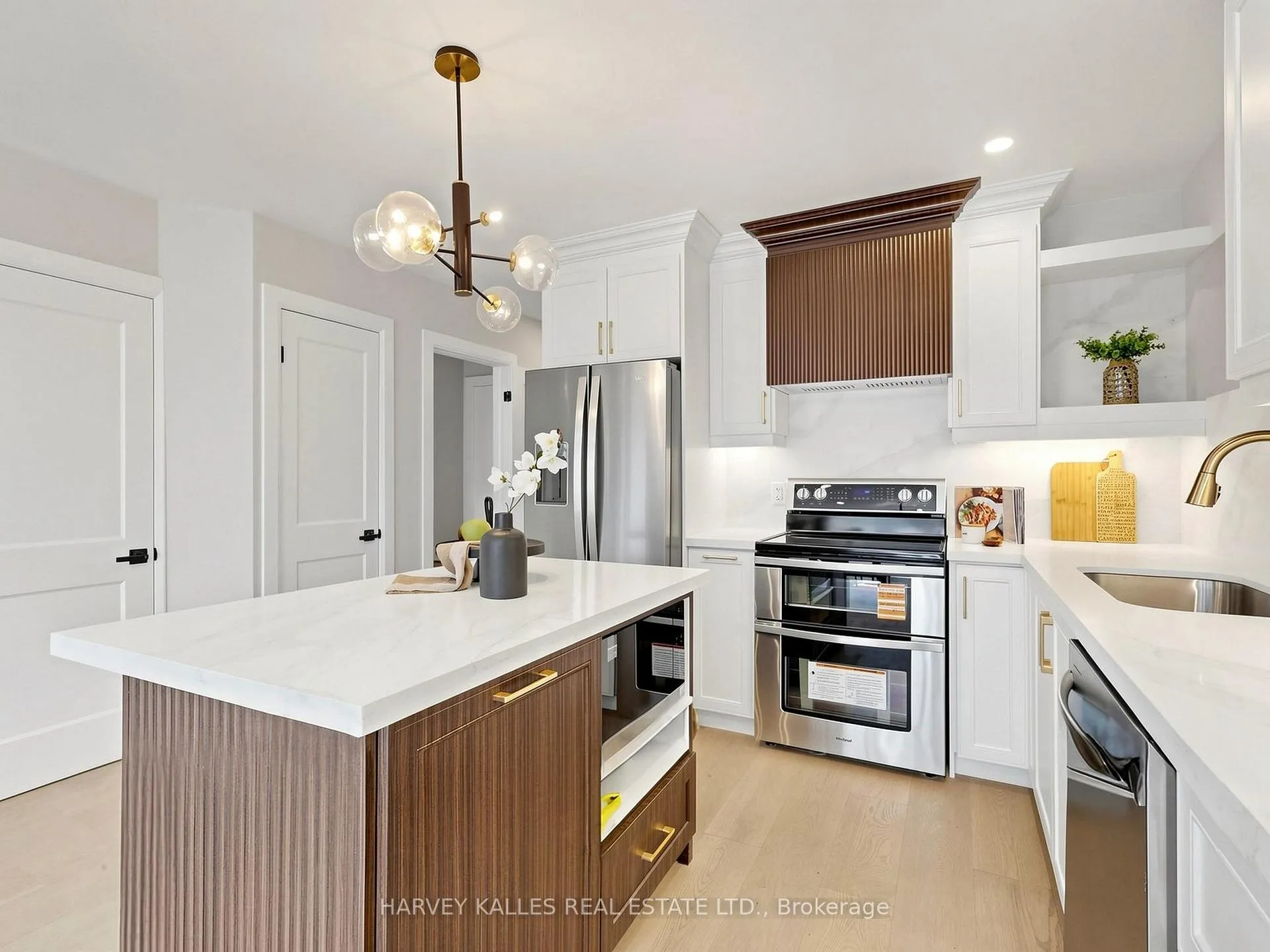 Photo 13 of 982 Cosburn Avenue, Toronto, Woodbine-Lumsden — HOMEH