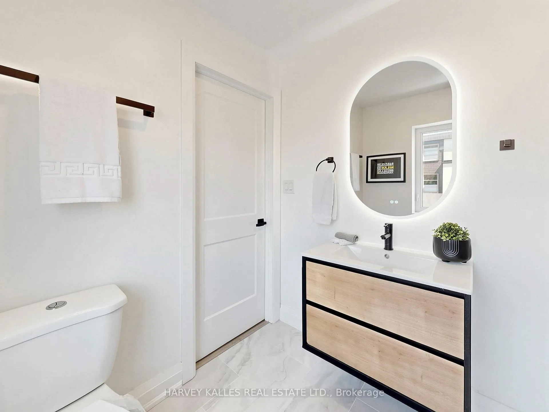 Photo 24 of 982 Cosburn Avenue, Toronto, Woodbine-Lumsden — HOMEH