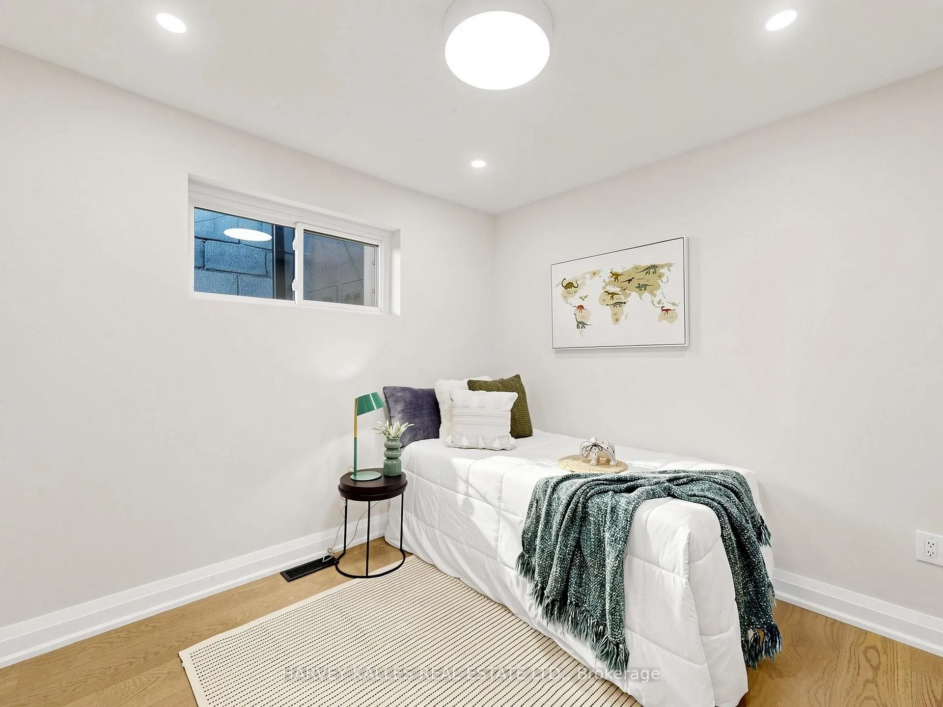 Photo 25 of 982 Cosburn Avenue, Toronto, Woodbine-Lumsden — HOMEH