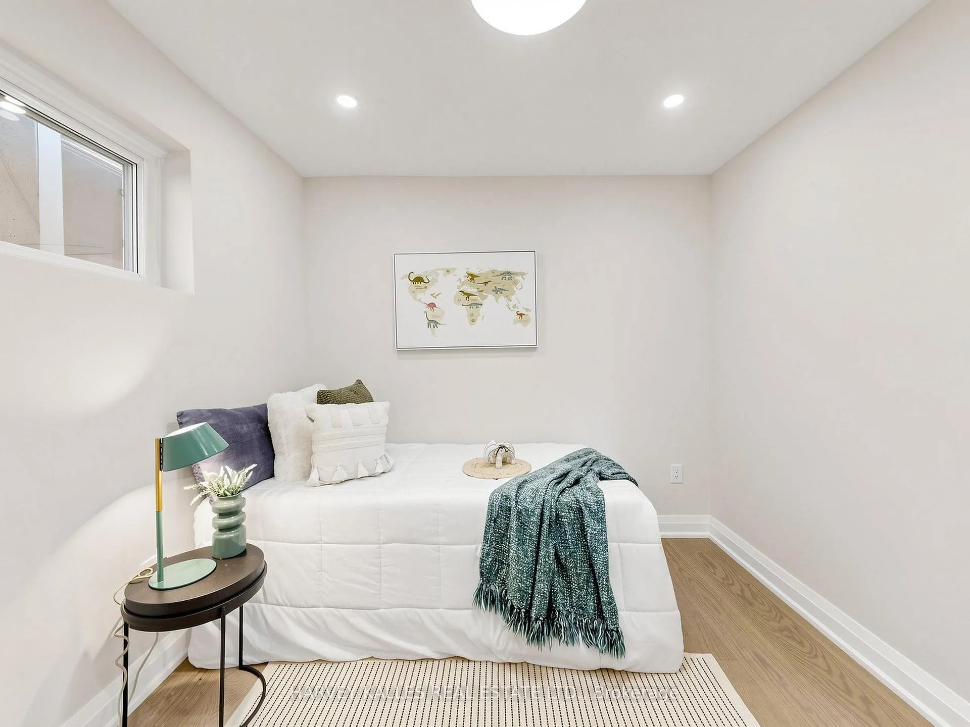 Photo 26 of 982 Cosburn Avenue, Toronto, Woodbine-Lumsden — HOMEH