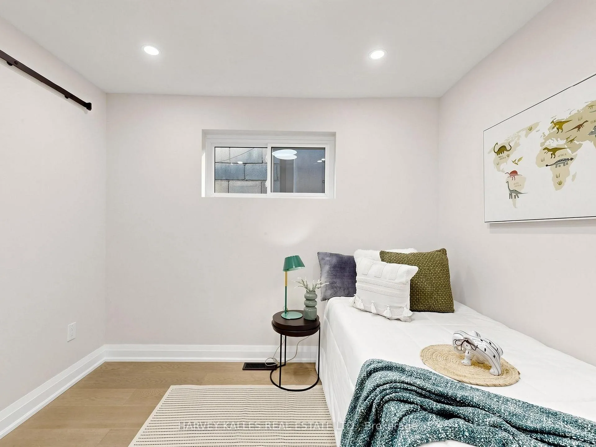 Photo 27 of 982 Cosburn Avenue, Toronto, Woodbine-Lumsden — HOMEH
