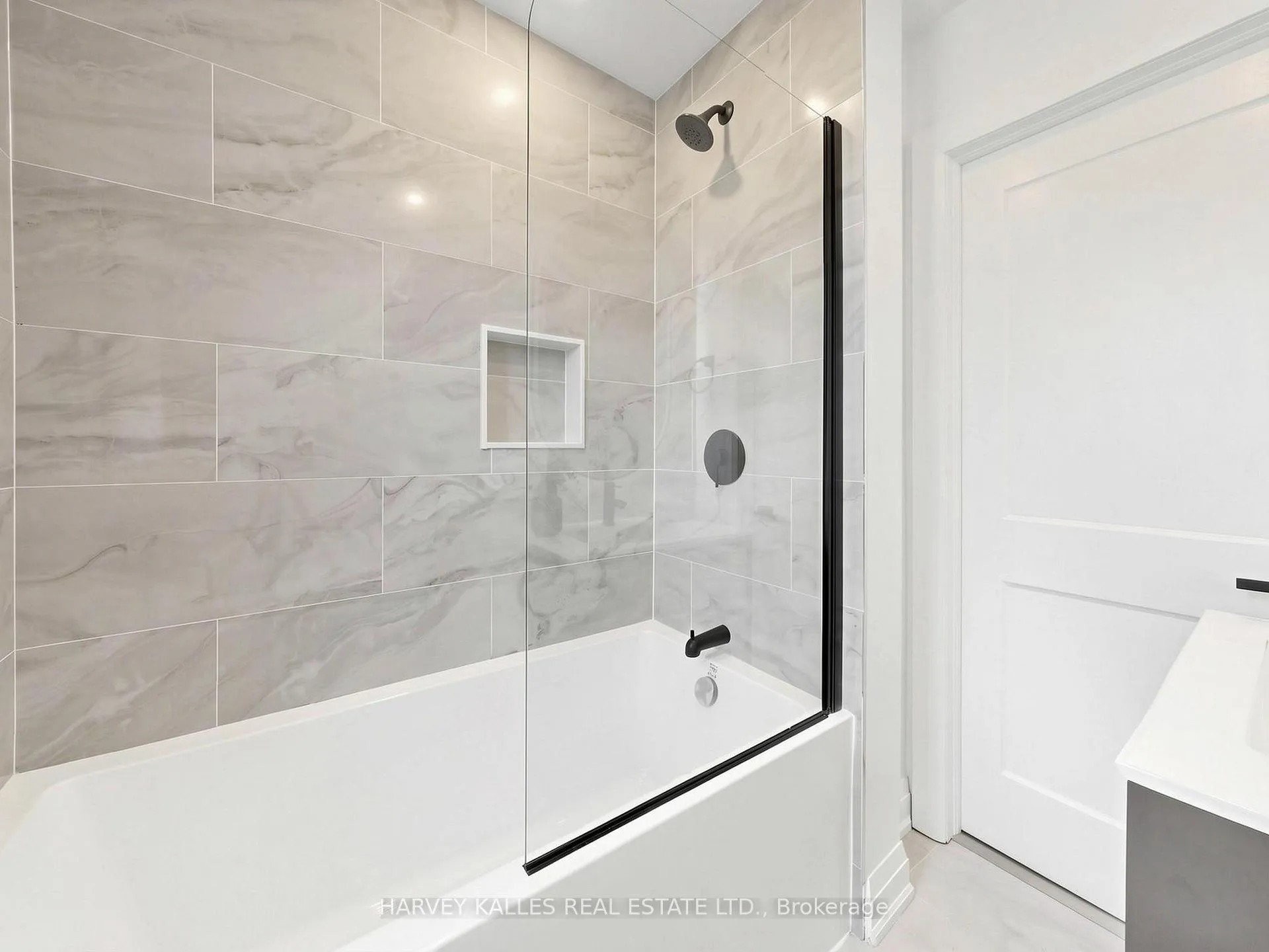 Photo 30 of 982 Cosburn Avenue, Toronto, Woodbine-Lumsden — HOMEH