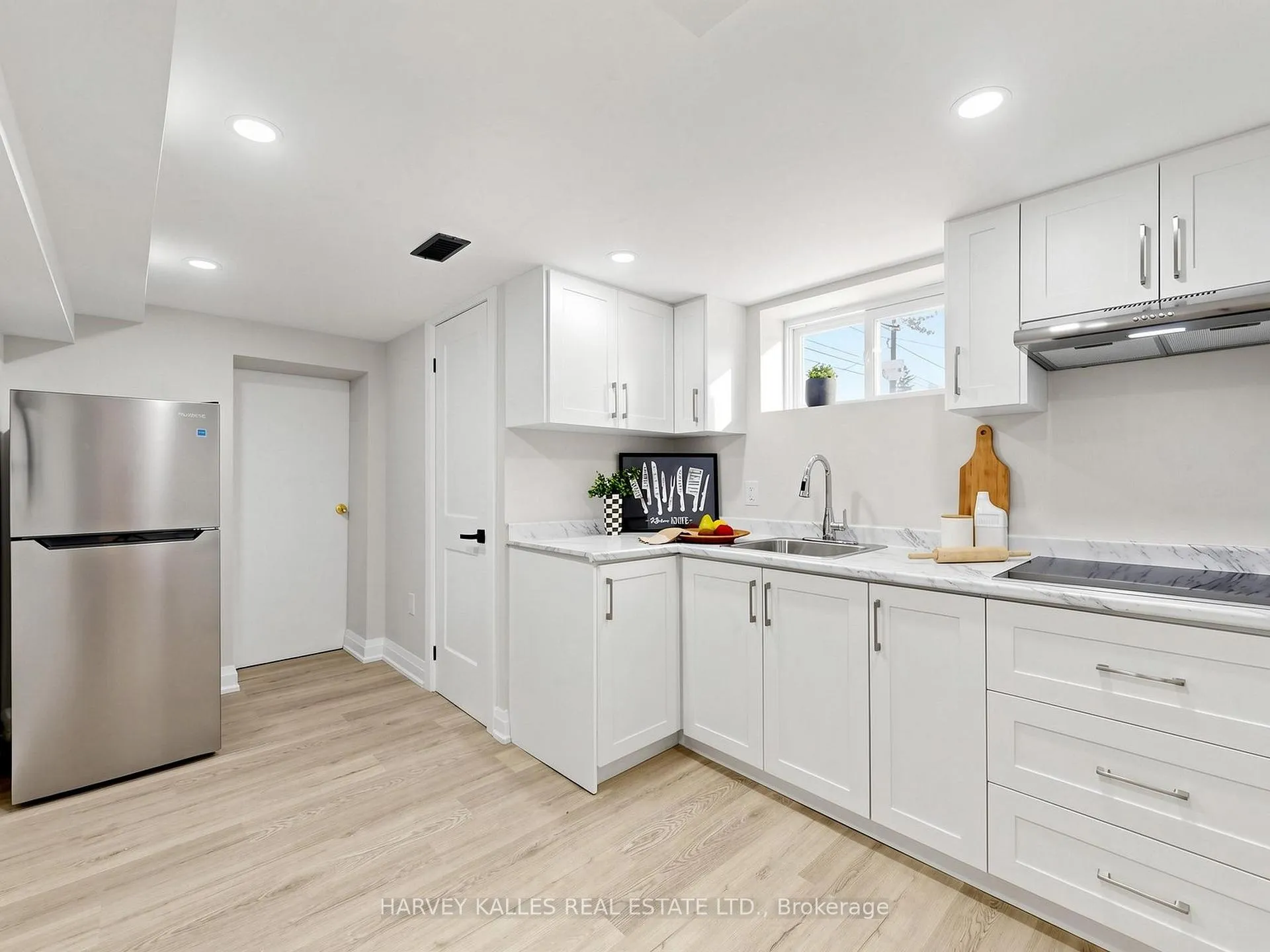 Photo 34 of 982 Cosburn Avenue, Toronto, Woodbine-Lumsden — HOMEH