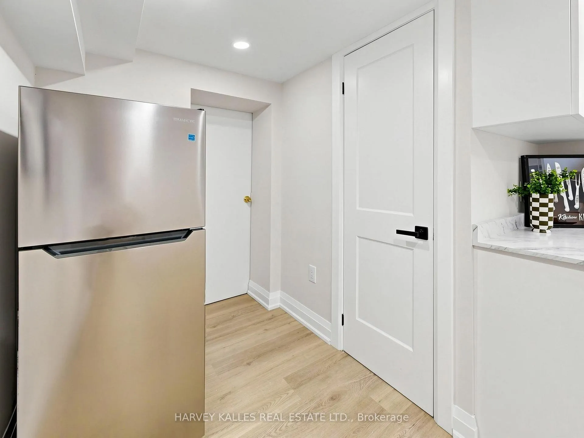 Photo 38 of 982 Cosburn Avenue, Toronto, Woodbine-Lumsden — HOMEH