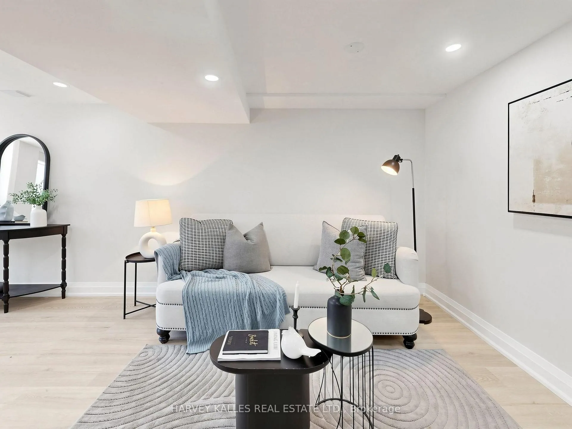 Photo 39 of 982 Cosburn Avenue, Toronto, Woodbine-Lumsden — HOMEH