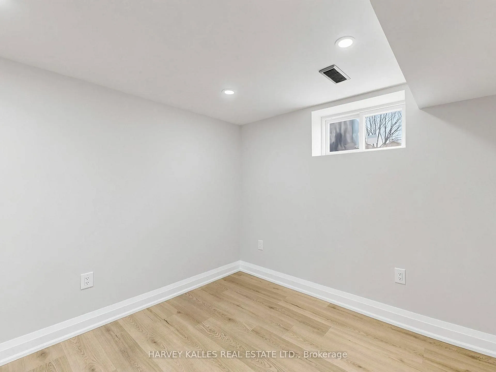 Photo 43 of 982 Cosburn Avenue, Toronto, Woodbine-Lumsden — HOMEH