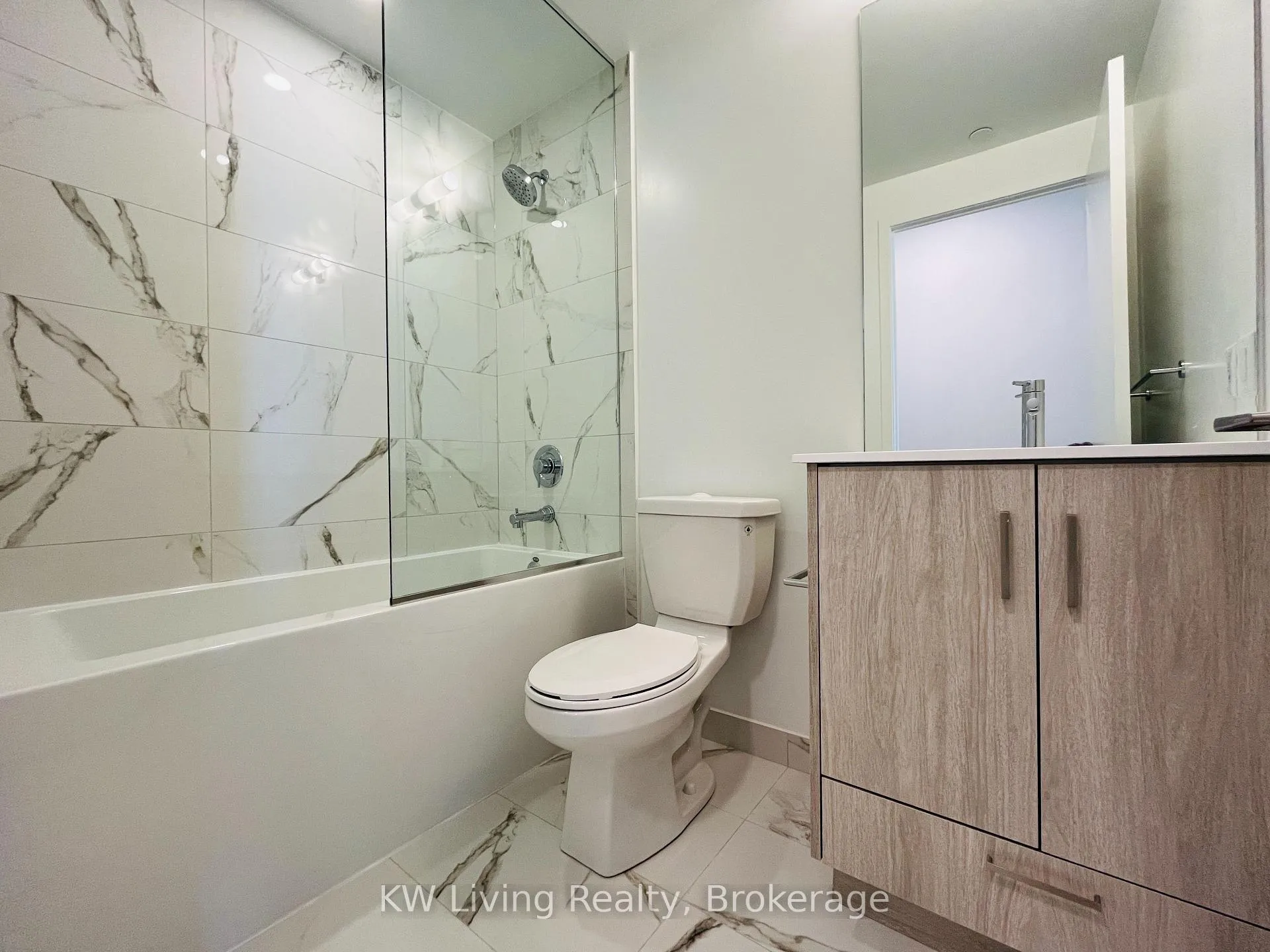 Photo 4 of Unit 4007, 180 Front Street, Toronto, Moss Park — HOMEH
