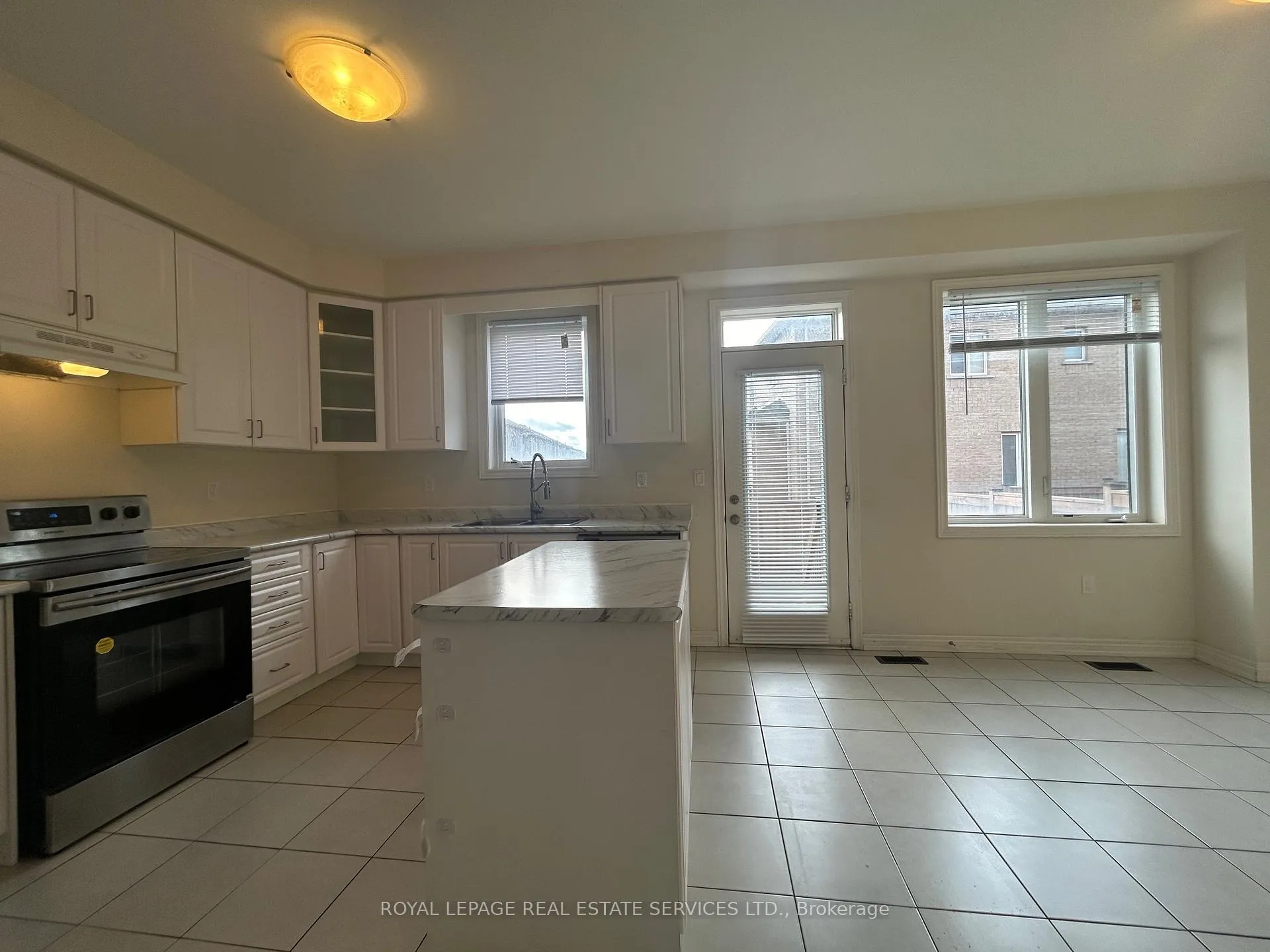 Photo 10 of 3068 Eight Line, Oakville, Joshua Meadows — HOMEH