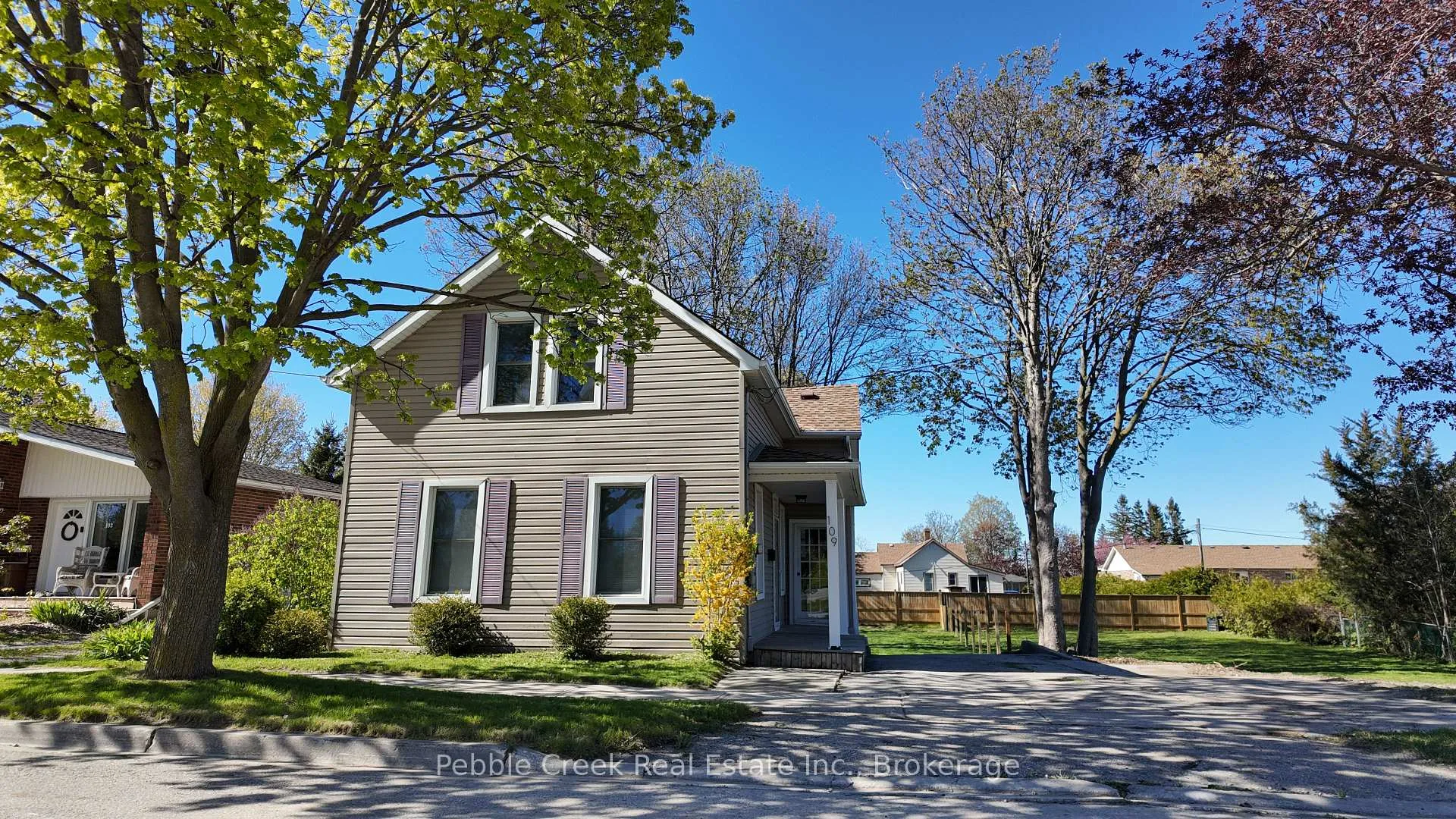 Photo 2 of 109 Napier Street, Goderich, Goderich (Town) — HOMEH