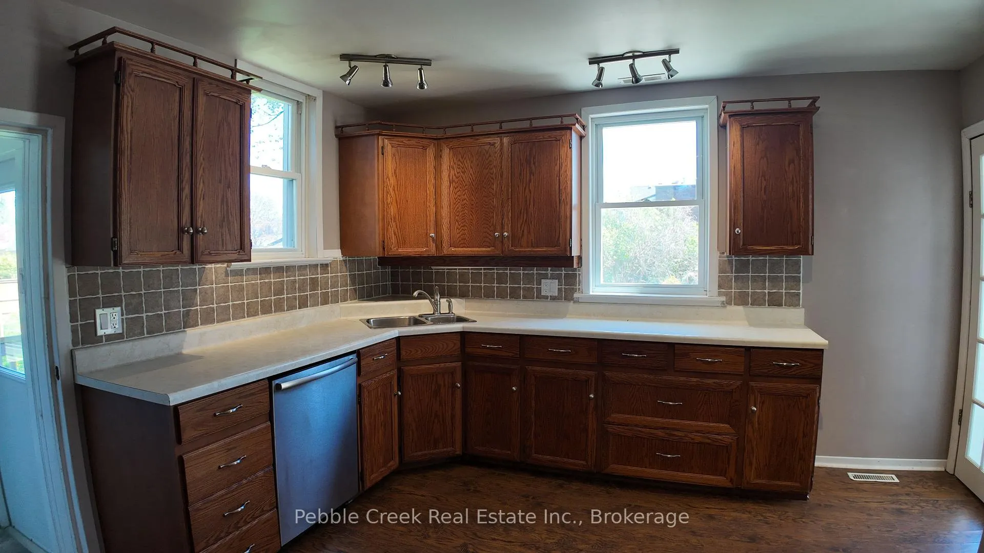 Photo 3 of 109 Napier Street, Goderich, Goderich (Town) — HOMEH