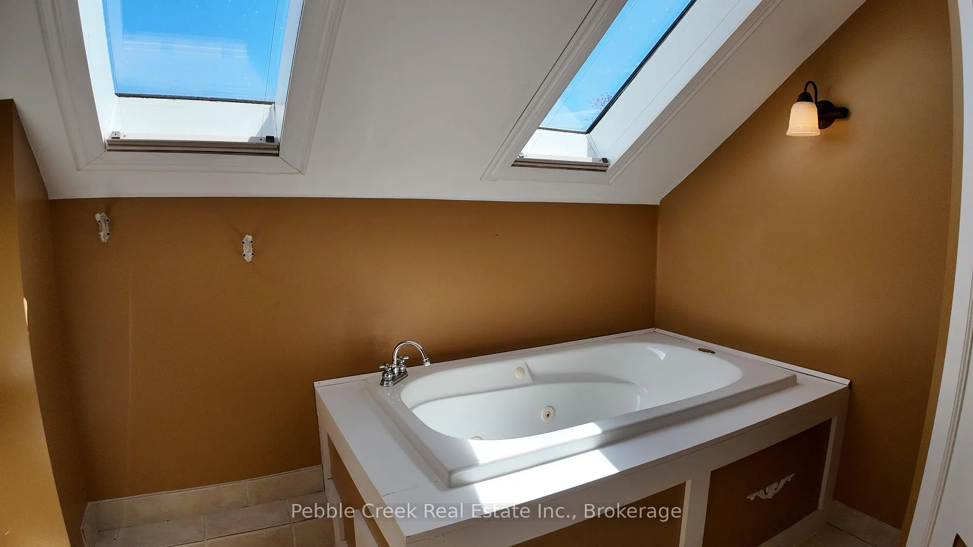 Photo 14 of 109 Napier Street, Goderich, Goderich (Town) — HOMEH