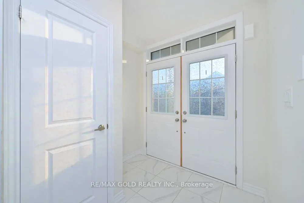 Photo 3 of 20 Tamworth Terrace, Barrie, Rural Barrie Southeast — HOMEH