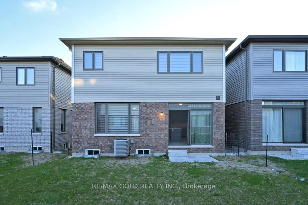 Photo 28 of 20 Tamworth Terrace, Barrie, Rural Barrie Southeast — HOMEH