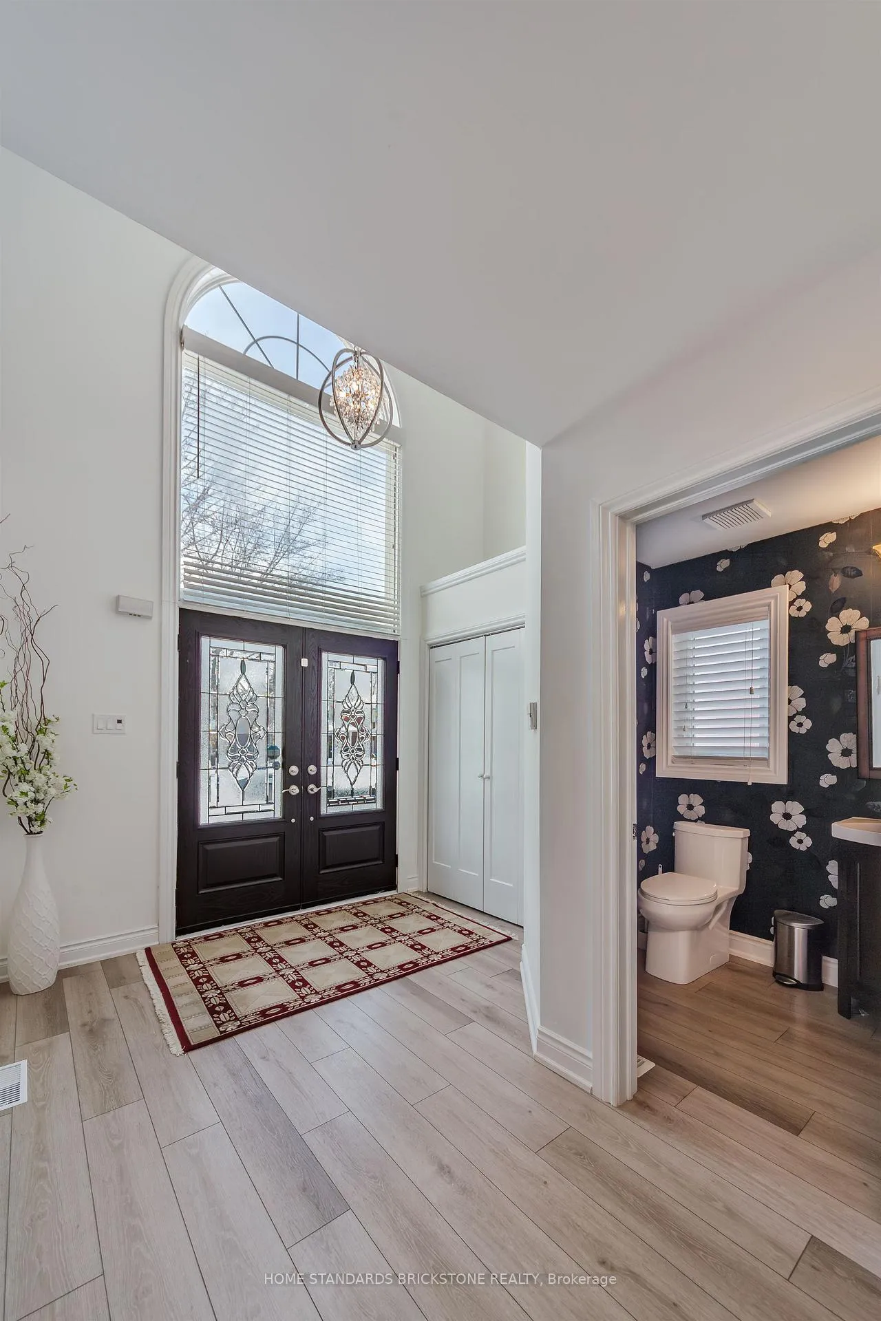 Photo 4 of 28 Brookhurst Crescent, Hamilton, Waterdown — HOMEH