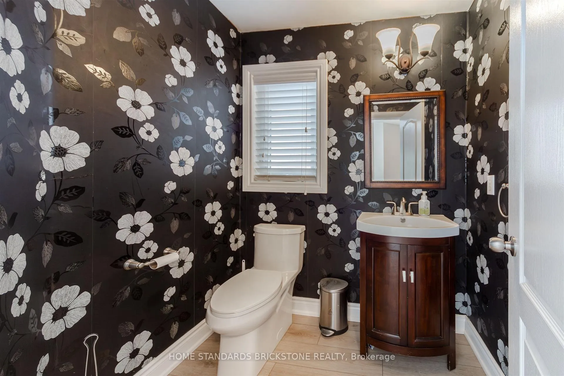 Photo 5 of 28 Brookhurst Crescent, Hamilton, Waterdown — HOMEH