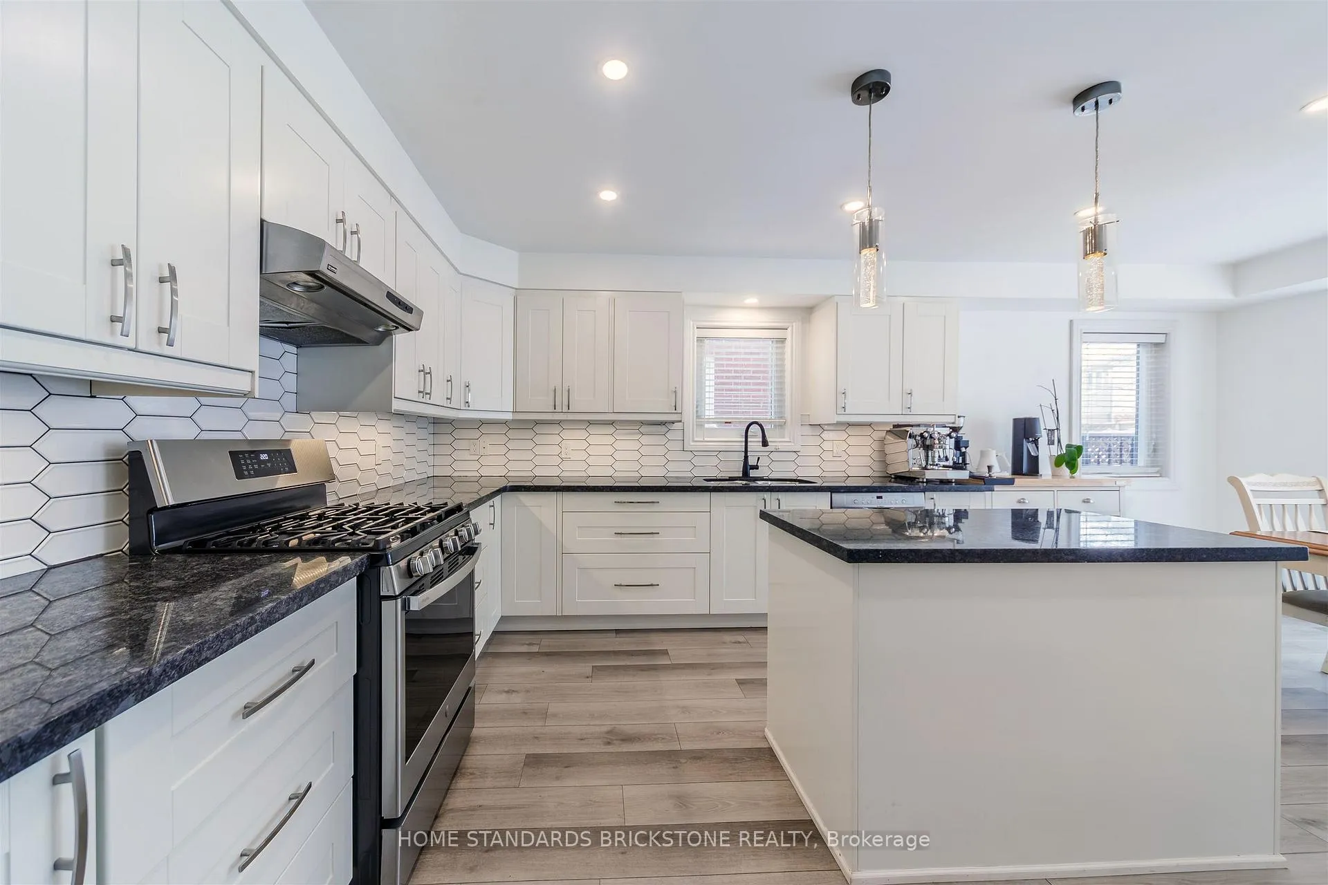 Photo 6 of 28 Brookhurst Crescent, Hamilton, Waterdown — HOMEH