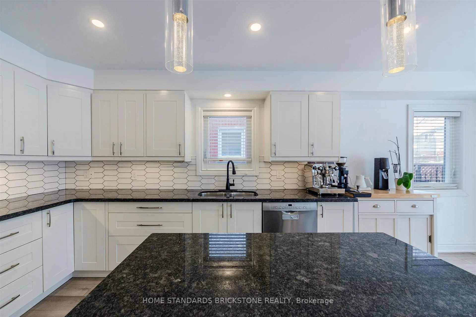 Photo 7 of 28 Brookhurst Crescent, Hamilton, Waterdown — HOMEH